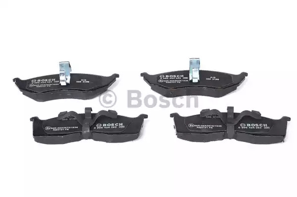 Комплект тормозных колодок BOSCH 0 986 424 363 (BP174, E9 90R-02A0870/1636, 23043, 7470AD59;7597D730;7598D730;7623D730)