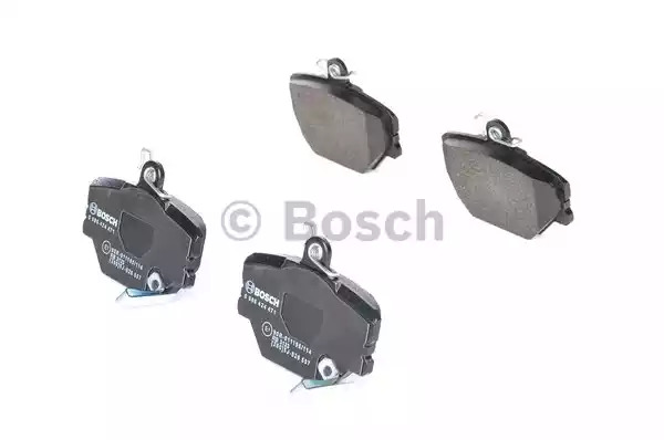 Комплект тормозных колодок BOSCH 0 986 424 471 (BP240, E1 90R-011195/114, 21998)