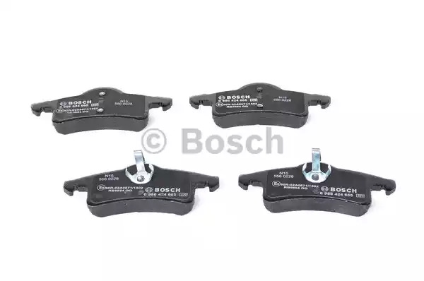 Комплект тормозных колодок BOSCH 0 986 424 665 (BP381, E9 90R-02A0871/1502, 23338, 7704D831)