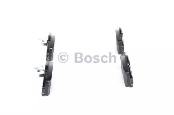 Комплект тормозных колодок BOSCH 0 986 424 665 (BP381, E9 90R-02A0871/1502, 23338, 7704D831)