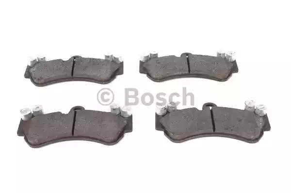 Комплект тормозных колодок BOSCH 0 986 424 740 (BP449, E1 90R-011076/1643, 23692, 7911D1007)