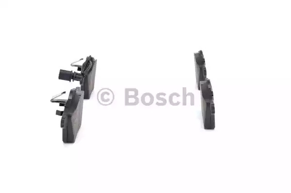 Комплект тормозных колодок BOSCH 0 986 424 780 (BP921, E11 90R-01766/7202, 23419, 7884D982)