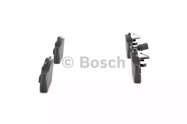 Комплект тормозных колодок BOSCH 0 986 424 780 (BP921, E11 90R-01766/7202, 23419, 7884D982)