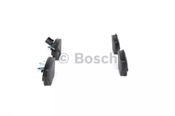 Комплект тормозных колодок BOSCH 0 986 424 797 (BP938, 23 587, 8212D110; 8212D131, 90R-011096/671)