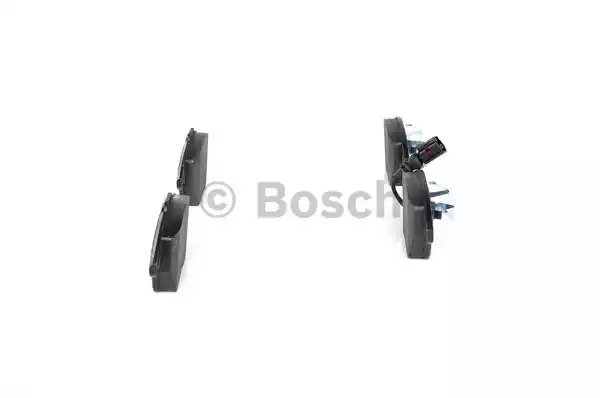 Комплект тормозных колодок BOSCH 0 986 424 797 (BP938, 23 587, 8212D110; 8212D131, 90R-011096/671)