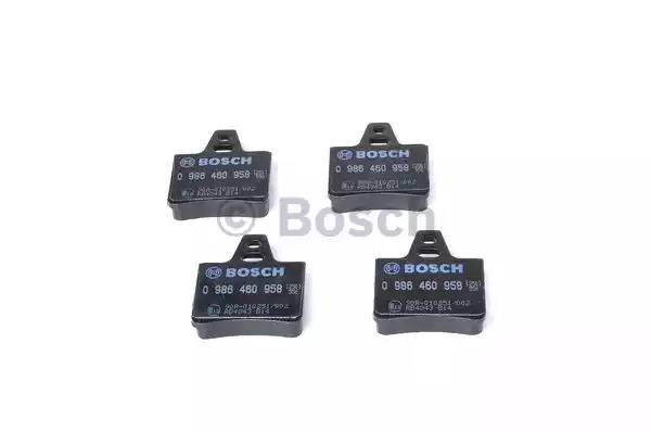 Комплект тормозных колодок BOSCH 0 986 460 958 (BP527, 20 162, 8337D121, 90R-010251/002)