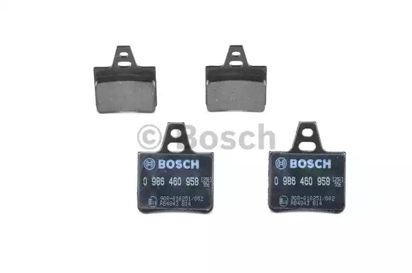 Комплект тормозных колодок BOSCH 0 986 460 958 (BP527, 20 162, 8337D121, 90R-010251/002)