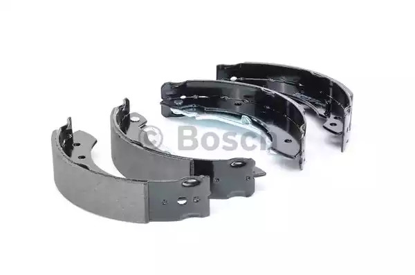 Комлект тормозных накладок BOSCH 0 986 487 585 (BS827)