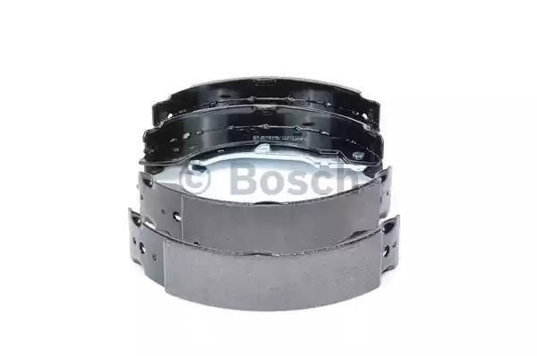 Комлект тормозных накладок BOSCH 0 986 487 585 (BS827)