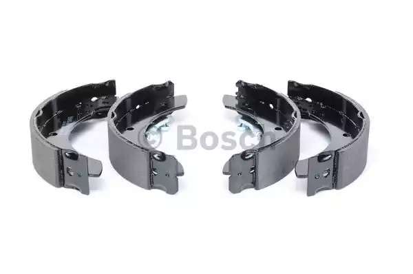 Комлект тормозных накладок BOSCH 0 986 487 585 (BS827)