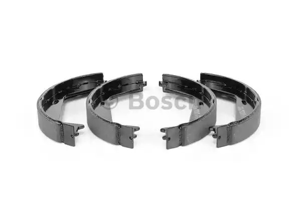 Комлект тормозных накладок BOSCH 0 986 487 623 (BS858)