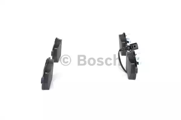 Комплект тормозных колодок BOSCH 0 986 494 018 (BP262, 23 392, 90R-010221/008)