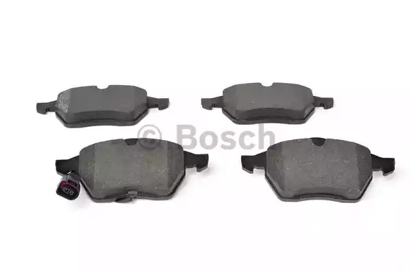 Комплект тормозных колодок BOSCH 0 986 494 018 (BP262, 23 392, 90R-010221/008)