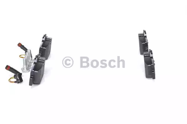 Комплект тормозных колодок BOSCH 0 986 494 082 (BP992, E1-90R-02A0134/0046, 24008, 8828D1615)