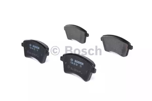 Комплект тормозных колодок BOSCH 0 986 494 332 (BP1222, E9 90R-02A1080/2402, 24693)